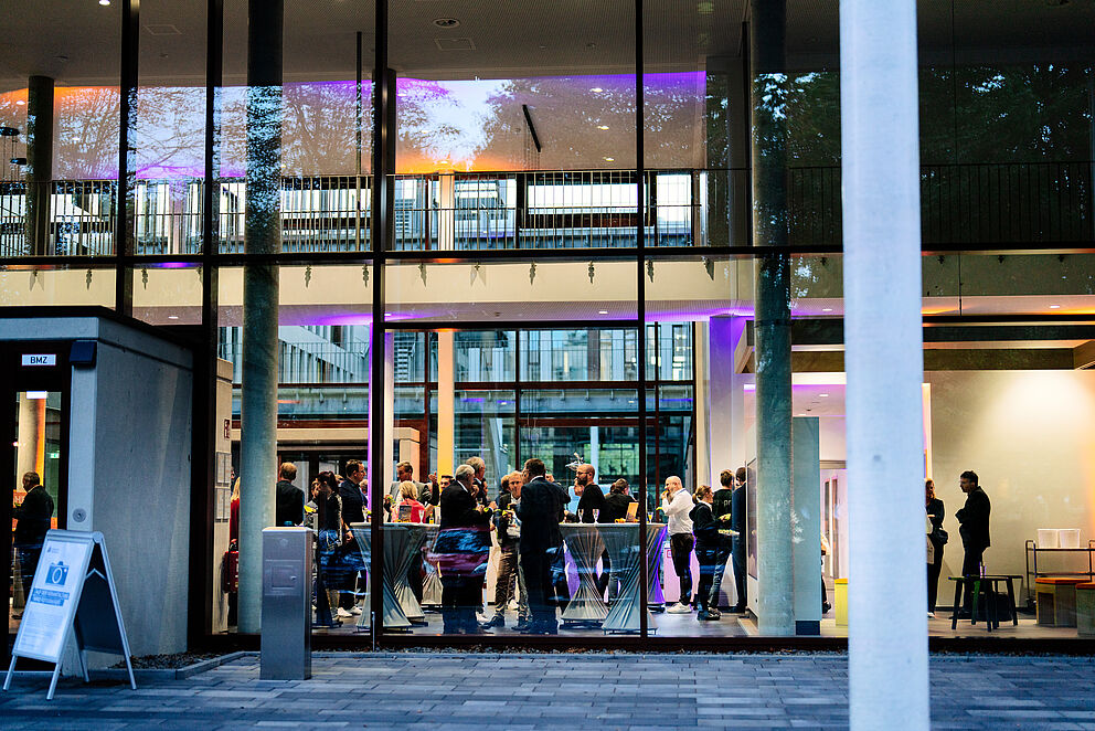 Außeneinsicht in die ZM2 hinein beim SICP Symposium 2023