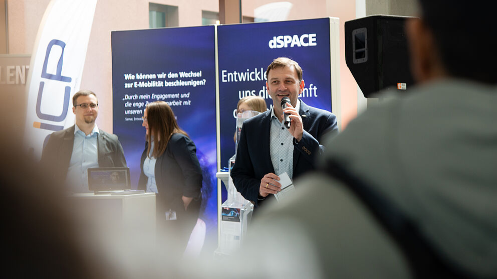 Prof. Dr. Stefan Sauer bei seiner Ansprache zum SICP Students' Day 2023